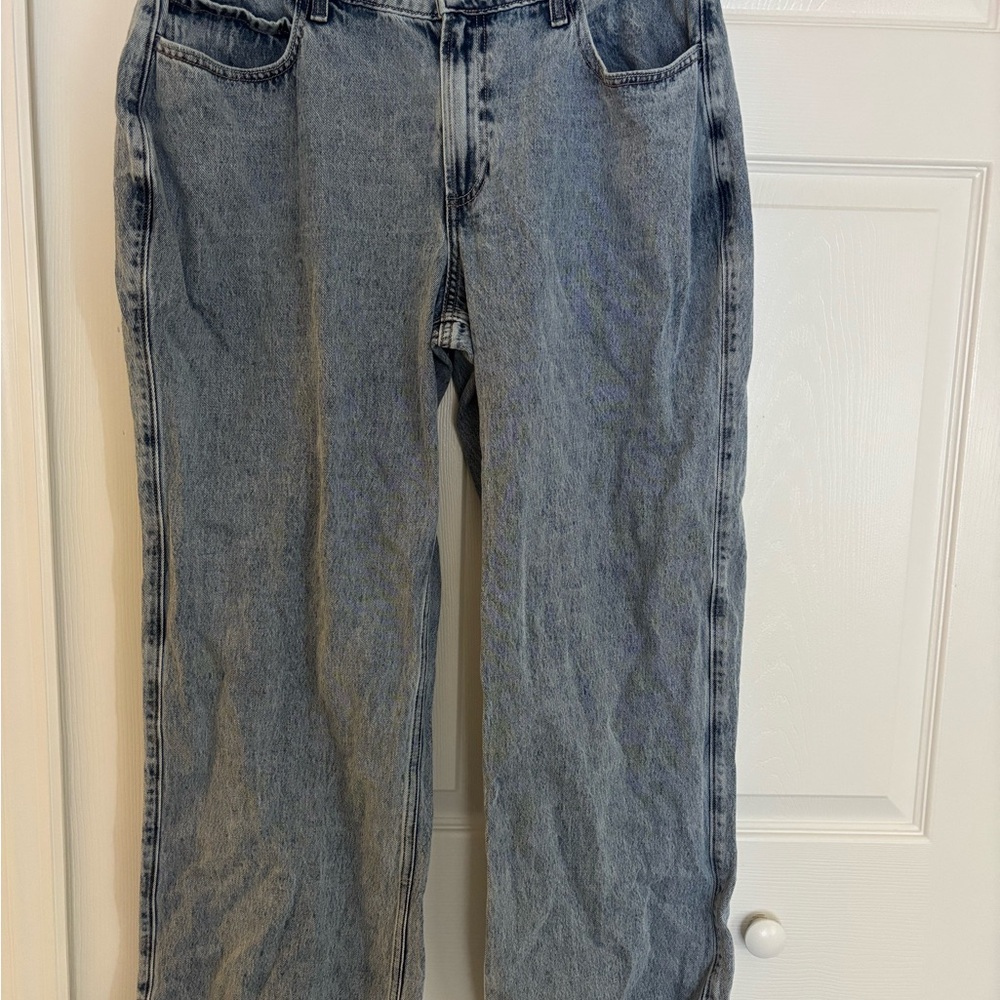 Hollister woman’s short curvy mid rise light wash baggy jeans